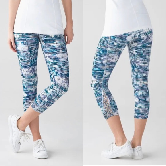 Lululemon True Self Crop II Blurry Belle Multi Blue Stripe Luon Leggings Yoga 6 - Picture 4 of 16